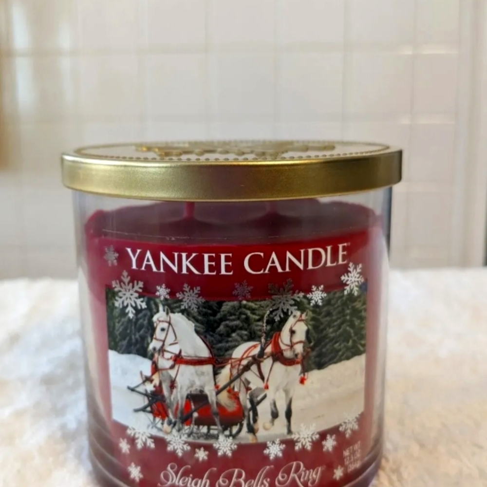Yankee Candle - Sleigh Bells Ring - 12.5oz, 2 Wick - RETIRED Scent - Brand New